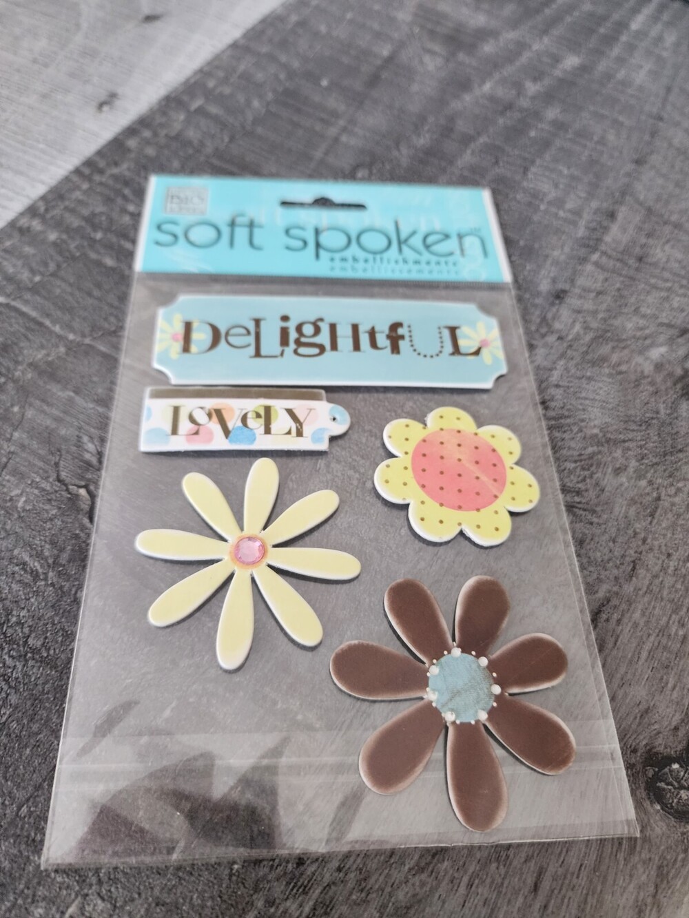 MAMBI Soft Spoken Tag Embellishments Flower Power Flowers RETIRED New #28